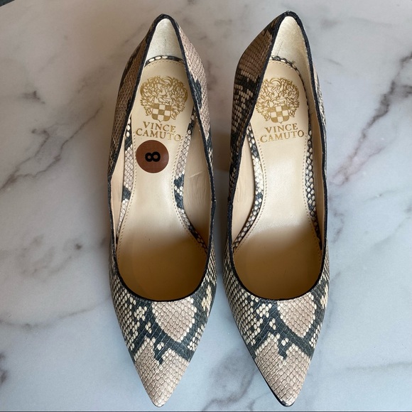 VINCE CAMUTO Snake Python Candera Triangle Block Heel Pump - Picture 7 of 8